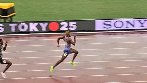 弗里克注意拉菲尼亚表现低迷，沟通后安排其替补登场